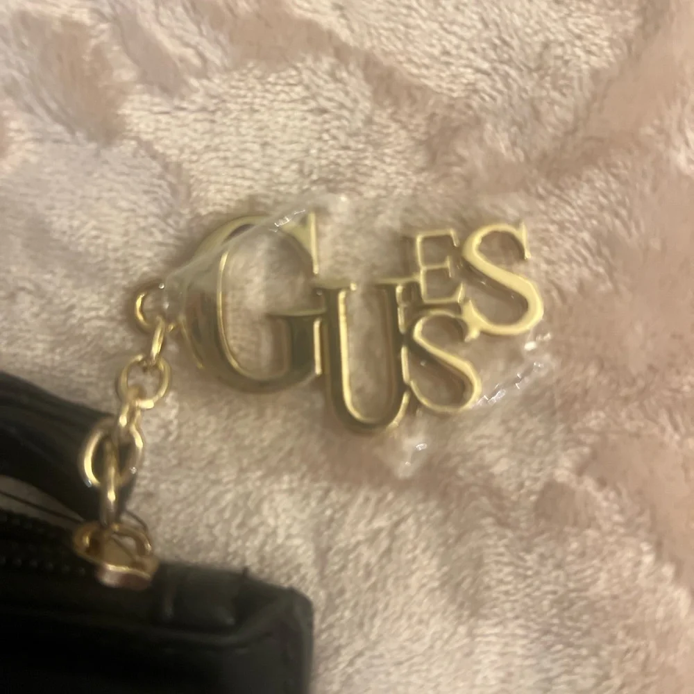 NWT GUESS Black Clutch Wristlet with Gold Logo - Picture 4 of 10